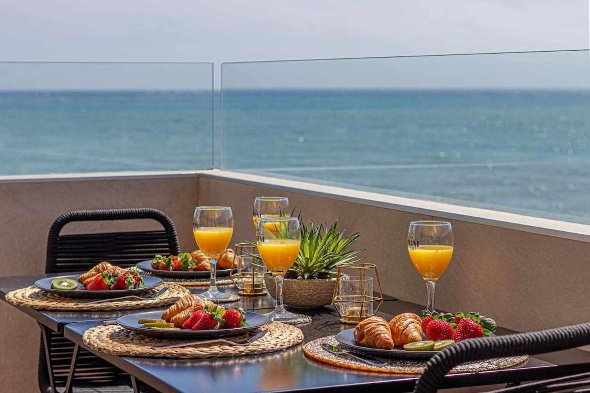 797 Holiday Rentals - Benalbeach- Moderno Piso Para 5 Con Vistas Al Mar Benalmadena Exterior photo