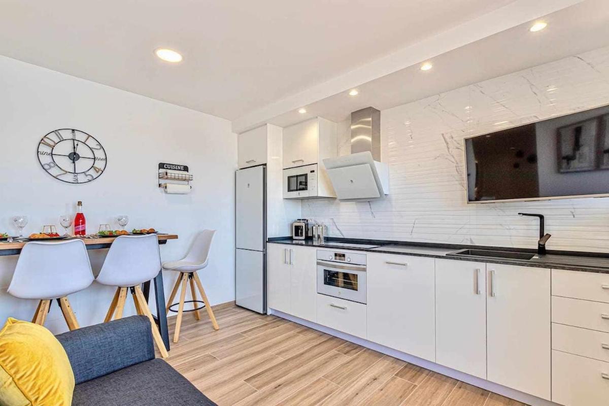 797 Holiday Rentals - Benalbeach- Moderno Piso Para 5 Con Vistas Al Mar Benalmadena Exterior photo