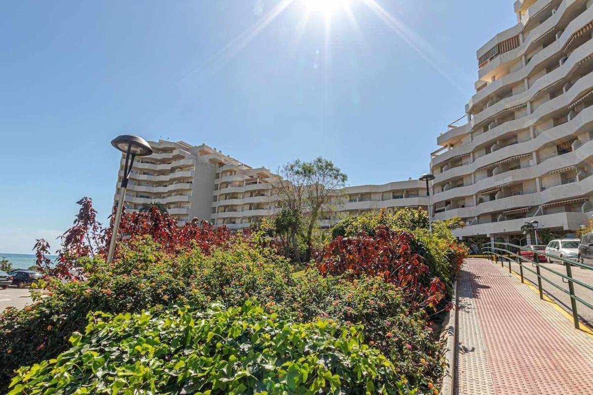 797 Holiday Rentals - Benalbeach- Moderno Piso Para 5 Con Vistas Al Mar Benalmadena Exterior photo